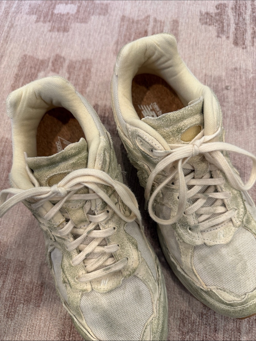 New Balance Cream & Light Beige 2002R Sneakers Distressed Unisex - Picture 2 of 6